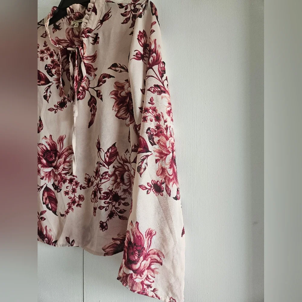 Lily White Women's Blouse Floral Burgundy Pink Long Sleeves Lightweight Size M - Picture 4 of 9
